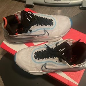 Nike size 7 Air Max 2090 white/black/pure platinum